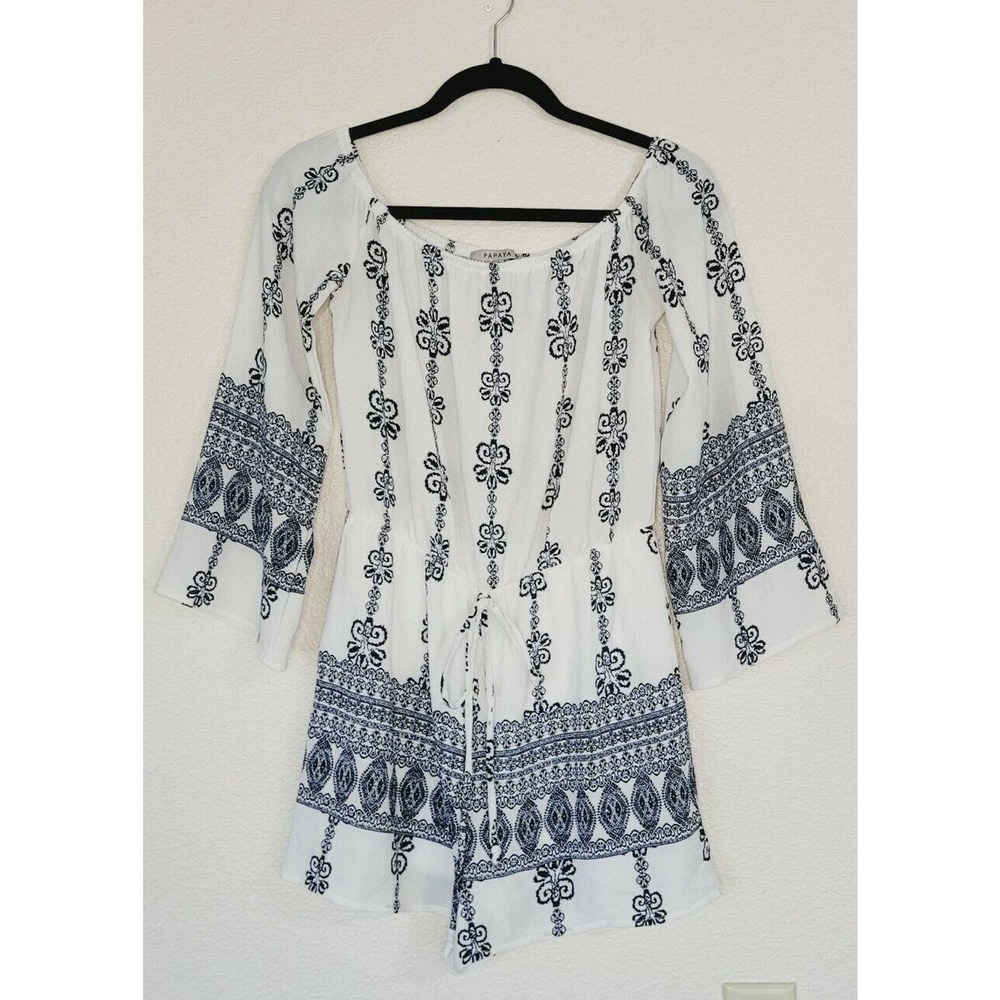 Papaya Women's White & Navy Blue Paisley Print Long Sleeve‎ Romper. Size S